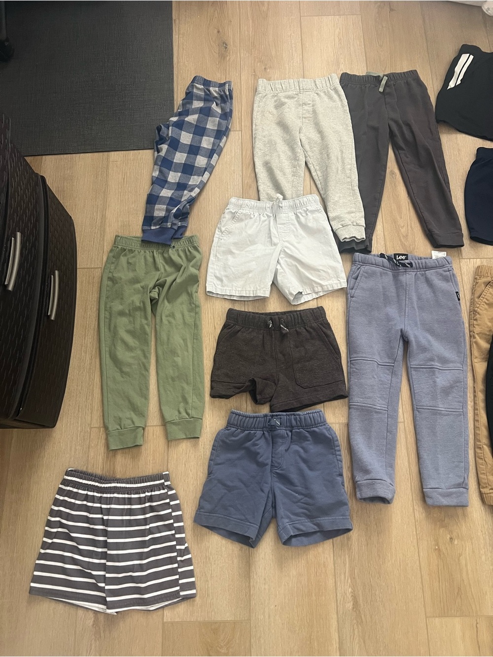 Assorted Brand 4T Boys Pants/Shorts Bottoms Bundle - Picture 2 of 4